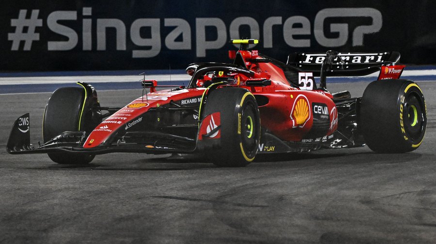 Ferrari volta a dominar os treinos livres de Singapura, Verstappen