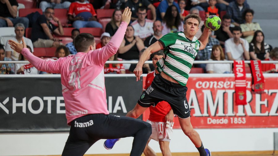 Andebol: Sporting vence Benfica na Luz e mantém pleno de vitórias - CNN  Portugal