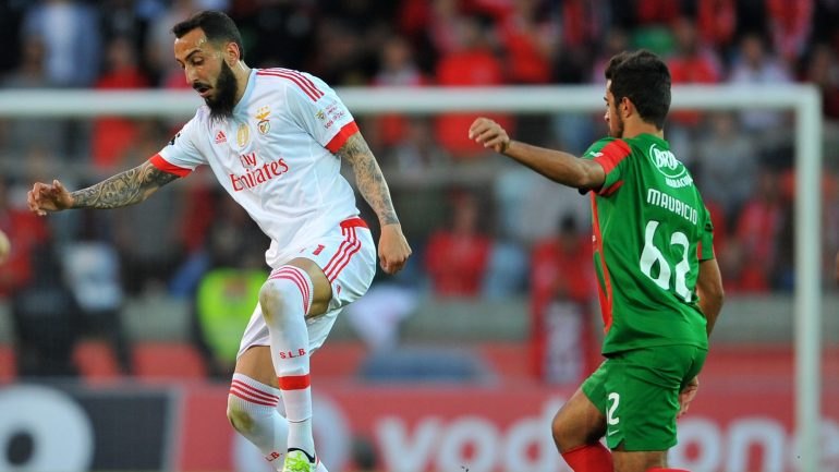 Futsal: Sporting vence Benfica e fica a um triunfo do título - SIC Notícias