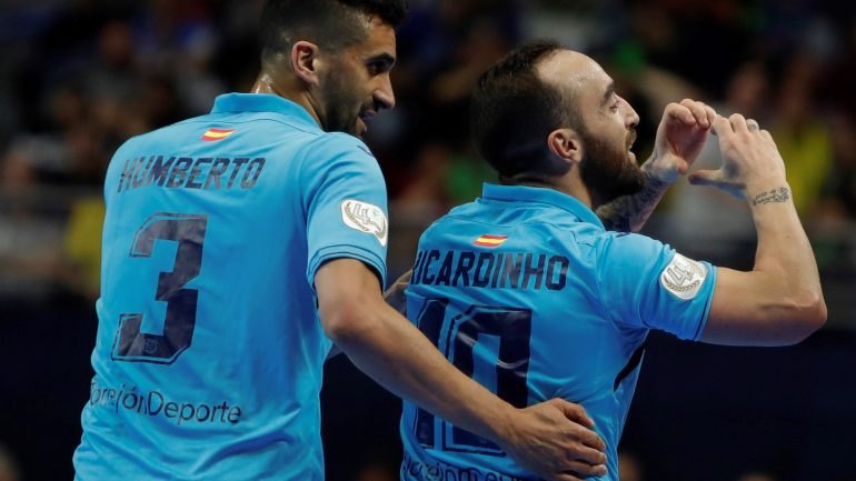 Ricardinho é eleito melhor do mundo no futsal; Brasileiro Gadeia é