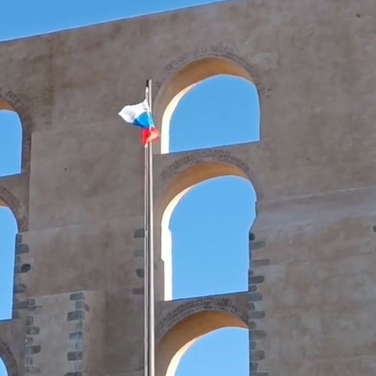 Desconhecidos substituem bandeira nacional por uma da federação